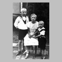 079-0091 Die Kinder Irmgard und Reinhold Stadie mit Halbbruder Helmut Birkholz.jpg